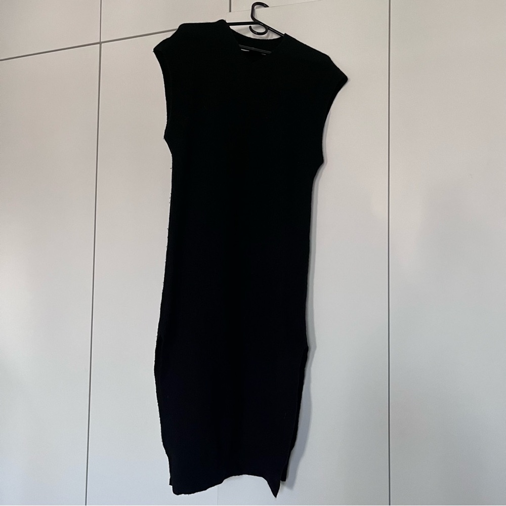 7115 Szeki Knit Slit Vest Dress - Black - XS